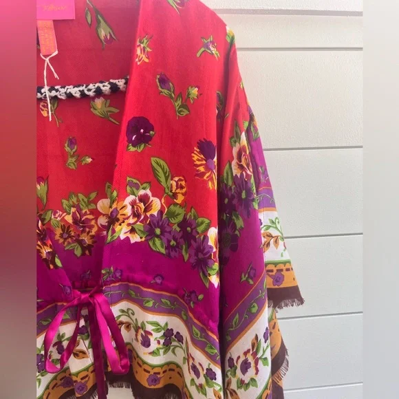 Betsy Johnson Coverlet. Colorful. Summer. Elegant. Cool nights - Picture 6 of 7